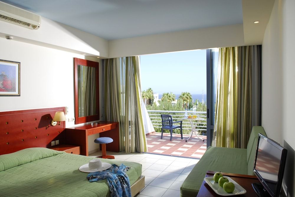 Economy Family Room with Land View (5 persons)