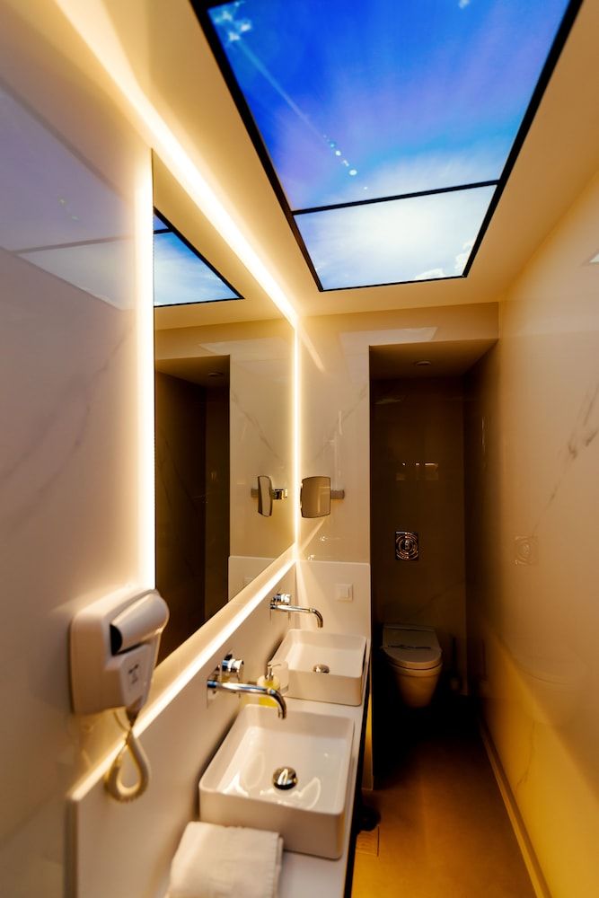 Kastro Hotel Standard Triple Room 11