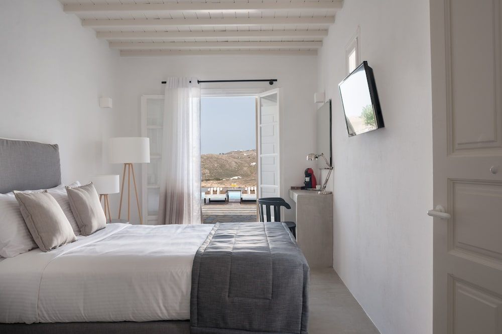 Cova Mykonos Suites Standard Room, Pool Access, Sea View 2