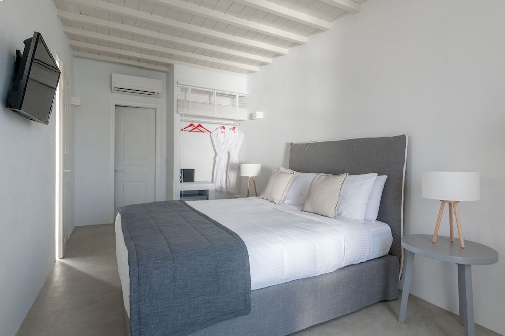 Cova Mykonos Suites Standard Room, Pool Access, Sea View 3