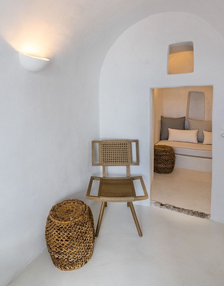 Gaia Suites Azure Suite with Caldera View 7