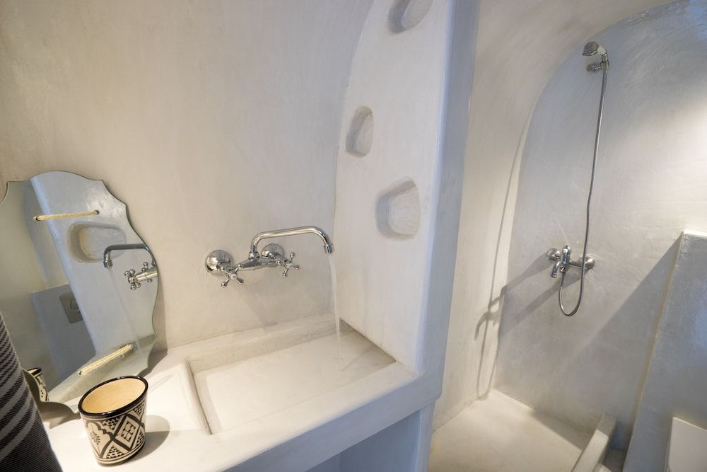 Gaia Suites Azure Suite with Caldera View 6