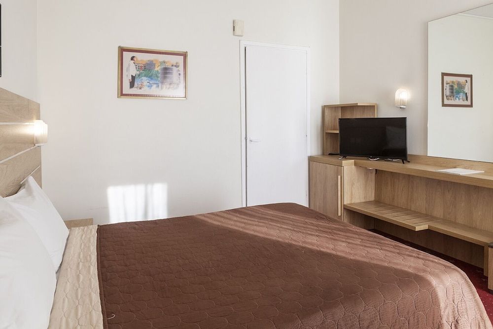 Philippion Hotel Double Room 4