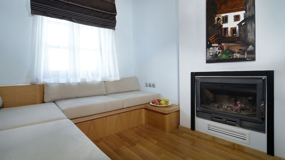 Dilofo Hotel Luxury Suites Executive Suite, Fireplace, Mountain View 12