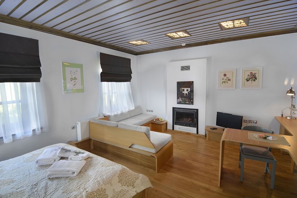 Dilofo Hotel Luxury Suites Executive Suite, Fireplace, Mountain View 6