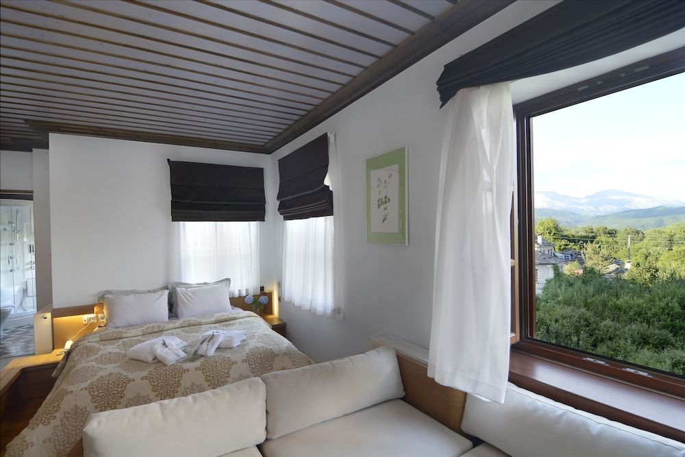 Dilofo Hotel Luxury Suites Executive Suite, Fireplace, Mountain View 7