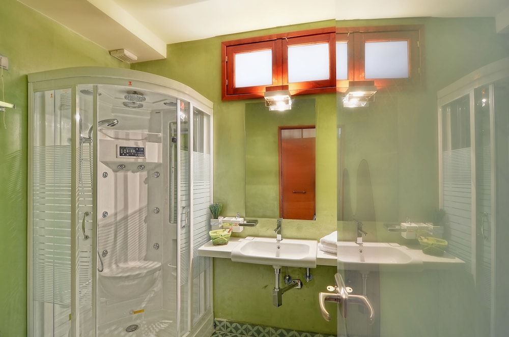 Dilofo Hotel Luxury Suites Deluxe Suite, Fireplace 12