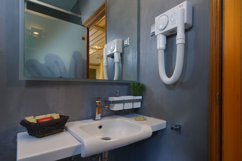 Dilofo Hotel Luxury Suites Superior Suite, Fireplace 9