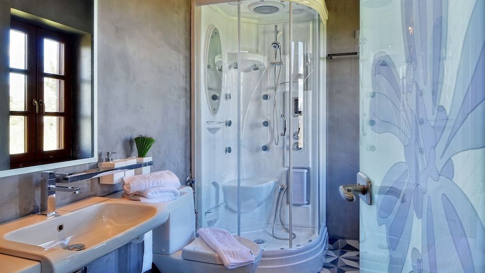 Dilofo Hotel Luxury Suites Executive Suite, Fireplace, Mountain View 9