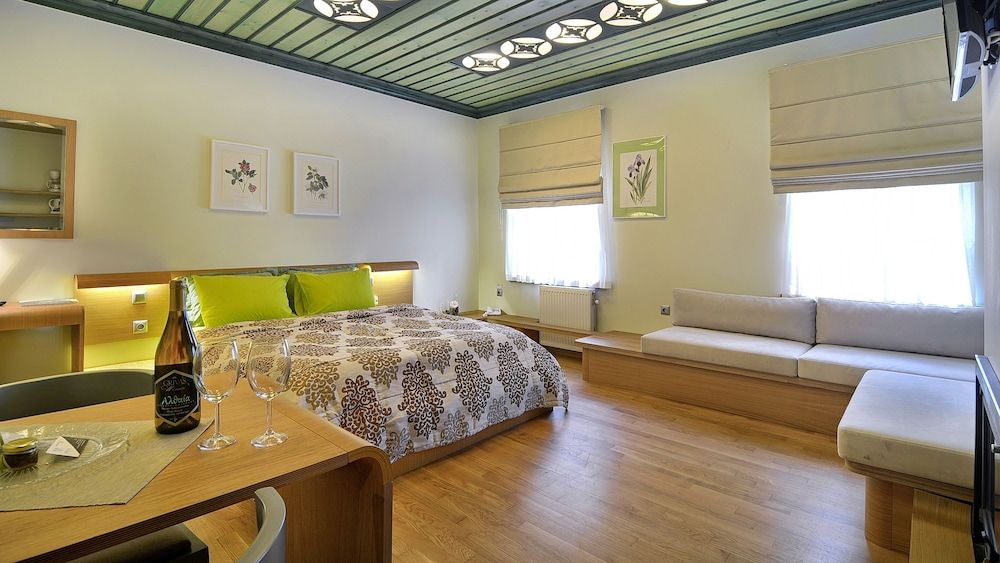 Dilofo Hotel Luxury Suites Deluxe Suite, Fireplace 7