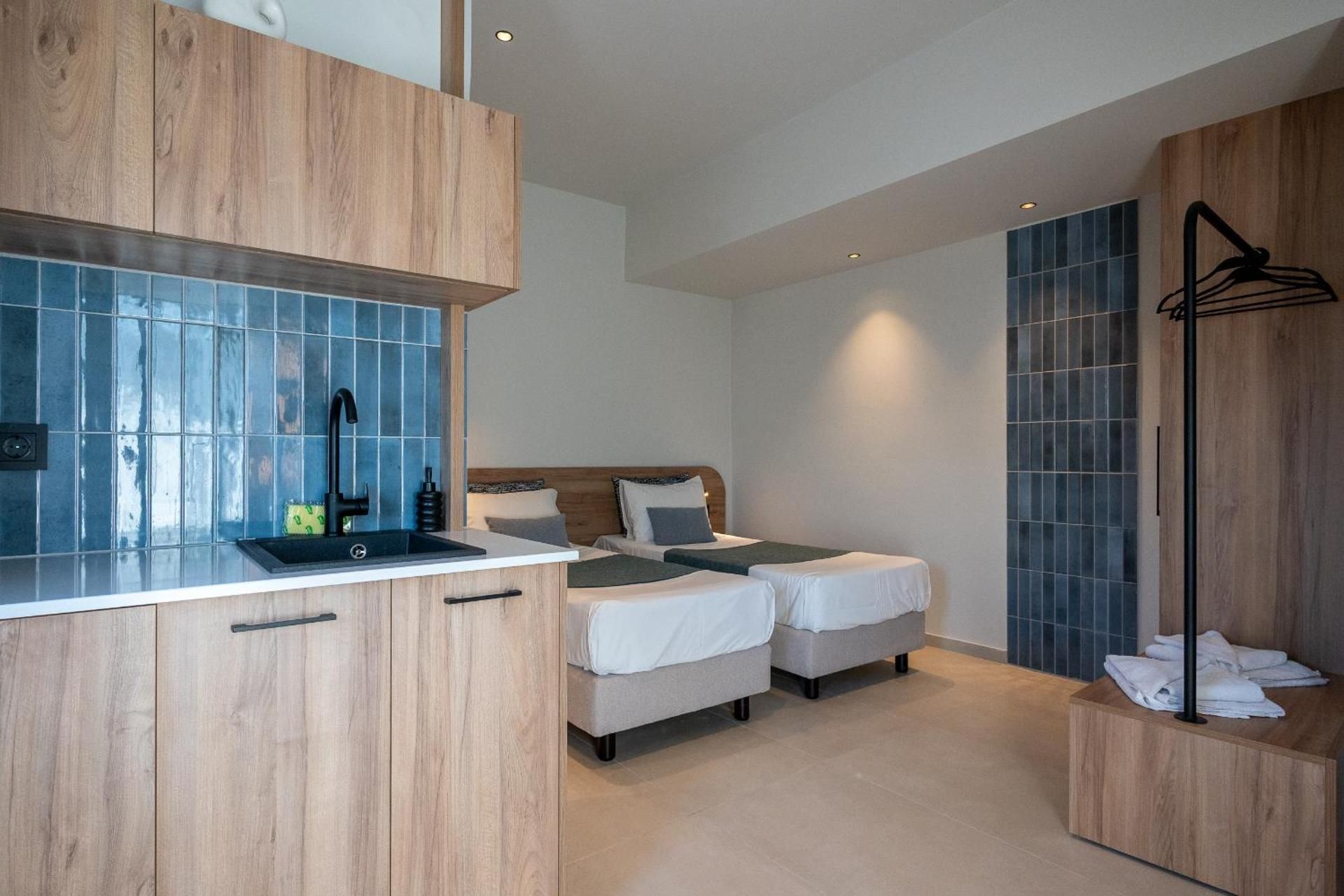 Studio (2 Adults)