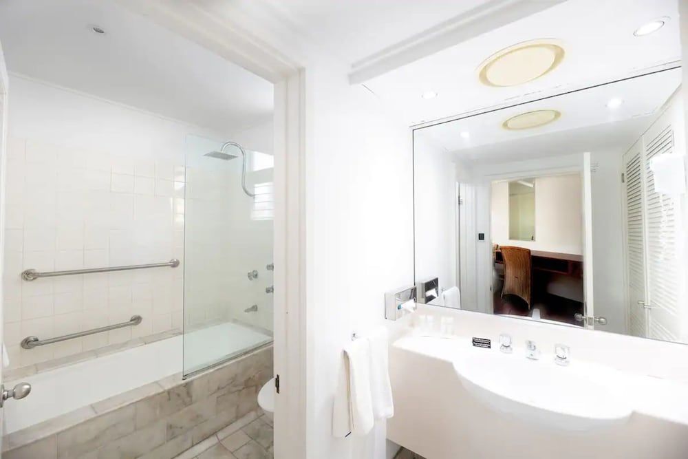 Ramada By Wyndham Cairns City Centre City Room 4