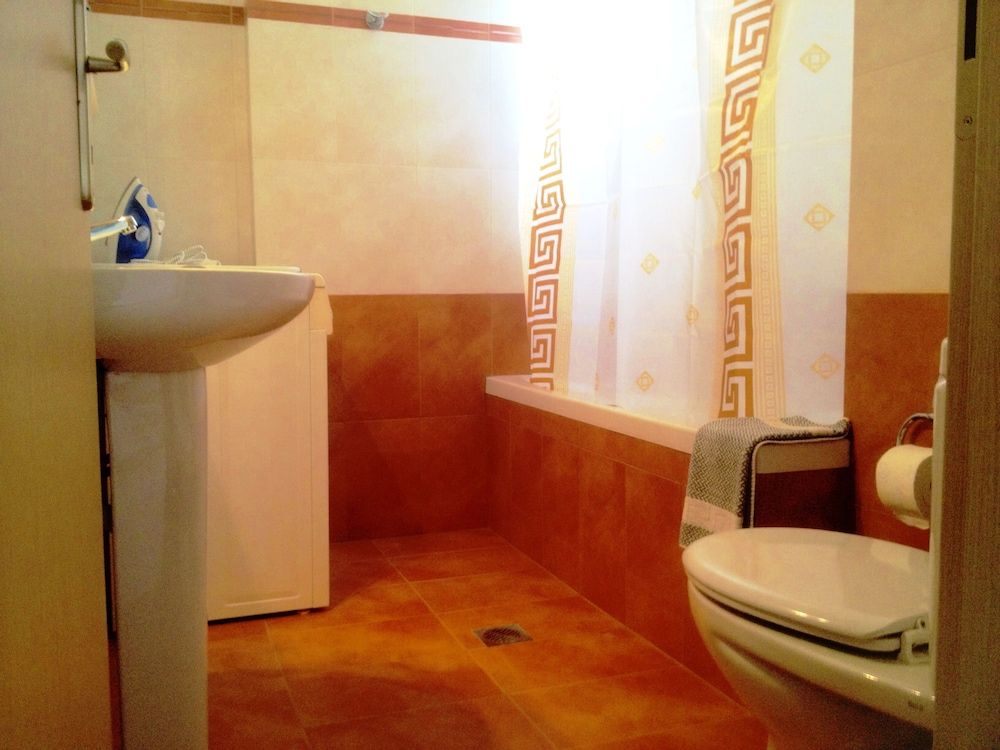 Family House, 2 Bedrooms, Pool View