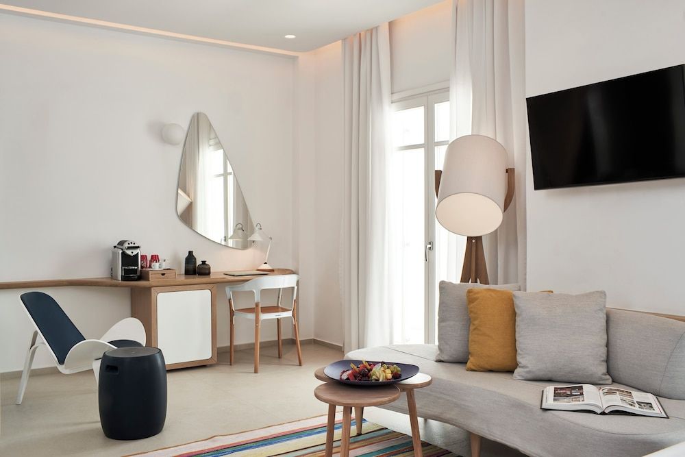 Deluxe Room, 1 King Bed, Pool View (Sunrise)