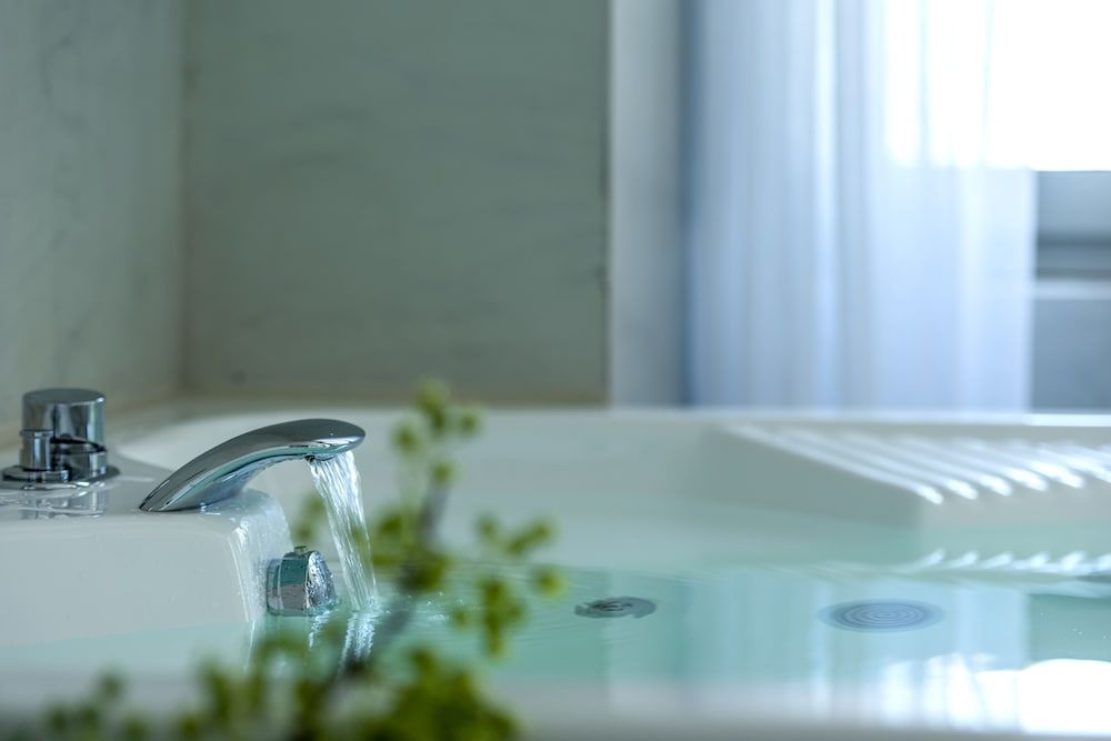 Mythical Blue Luxury Suites Senior Suite (Heated Outdoor Plunge Pool and Indoor Jacuzzi) 8