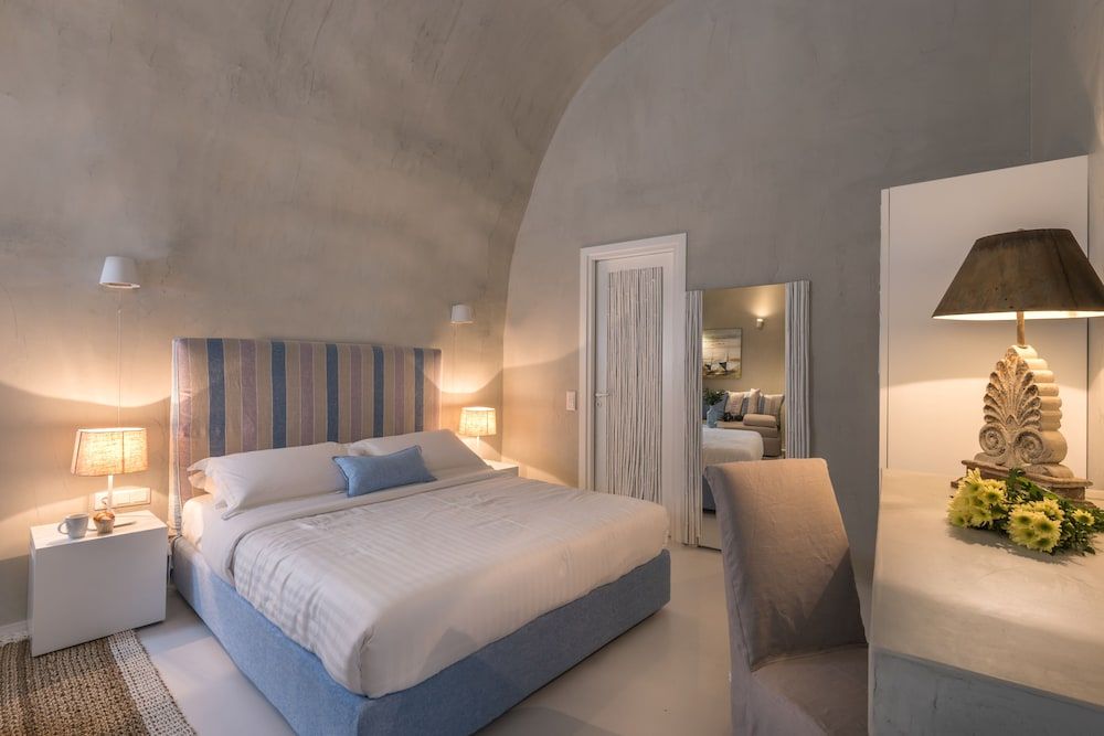 undefined Mythical Blue Luxury Suites 3