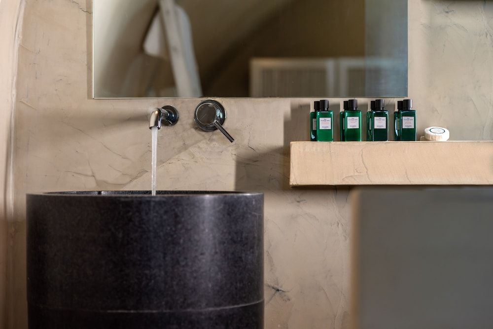 Mythical Blue Luxury Suites Senior Suite (Heated Outdoor Plunge Pool and Indoor Jacuzzi) 11