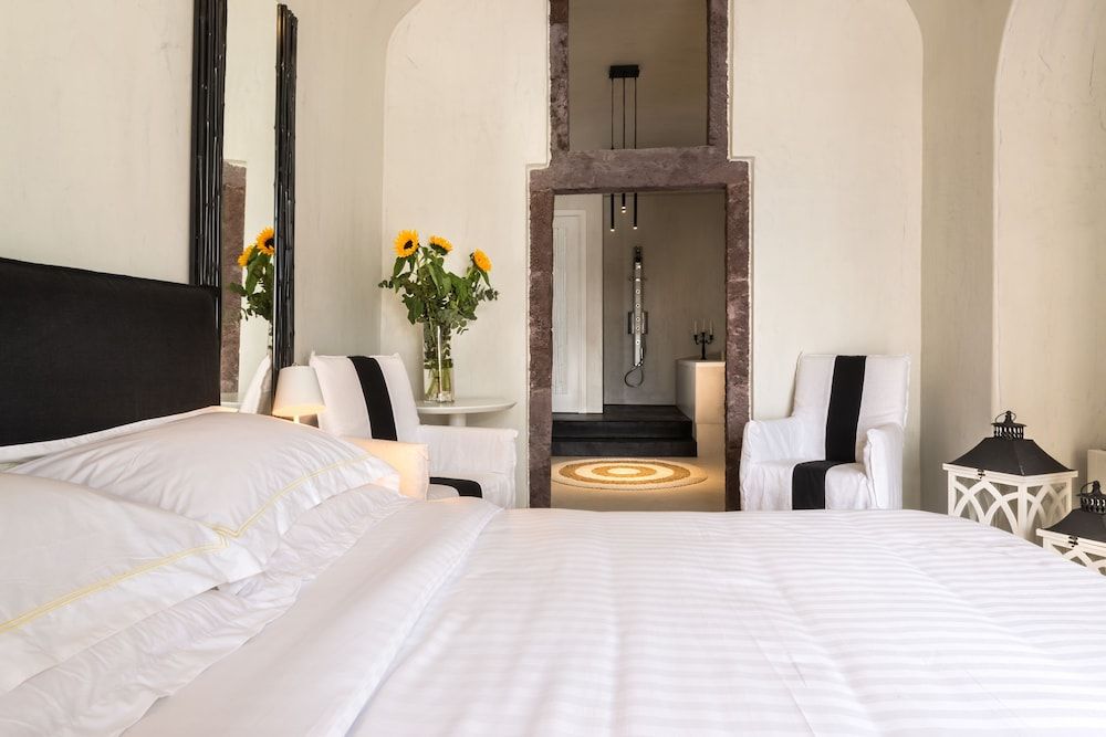 undefined Mythical Blue Luxury Suites 8