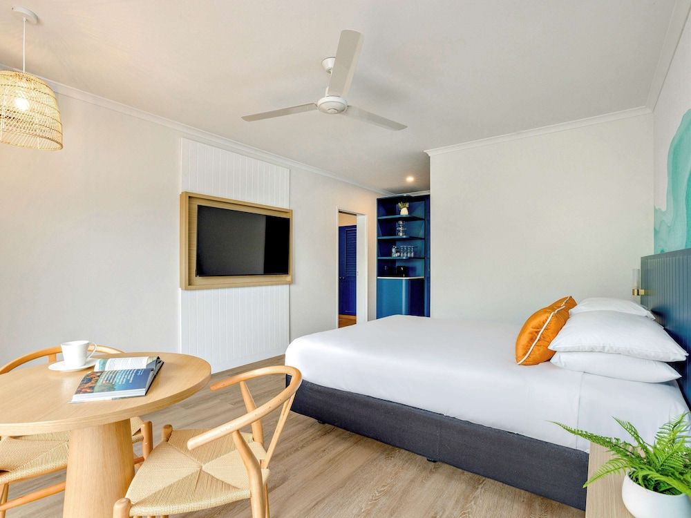 undefined Mercure Cairns 3