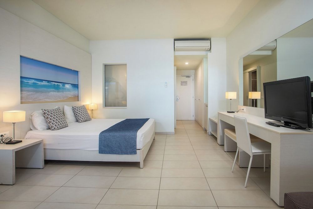 Junior Suite, Pool View