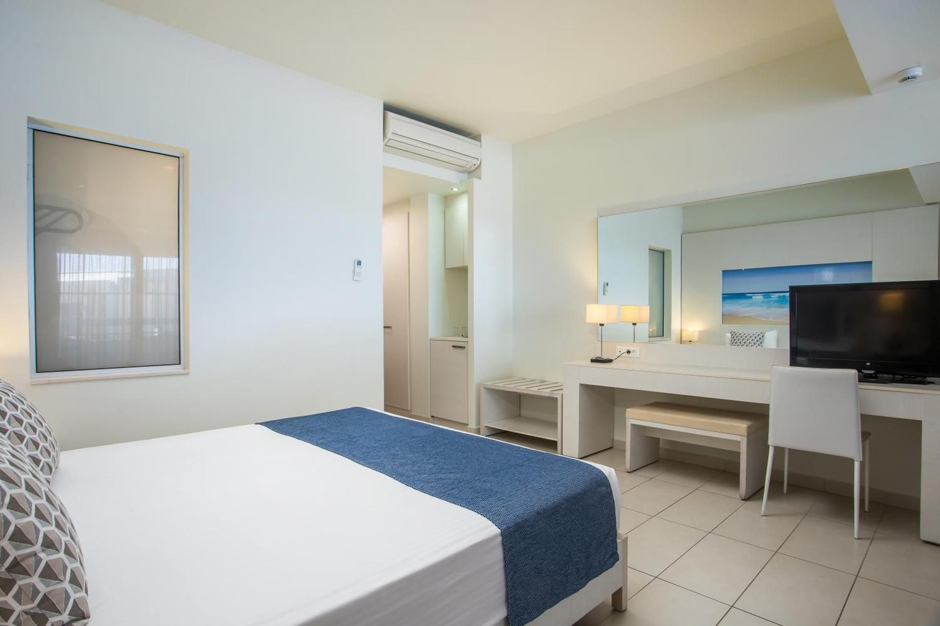 Junior Suite with Pool View