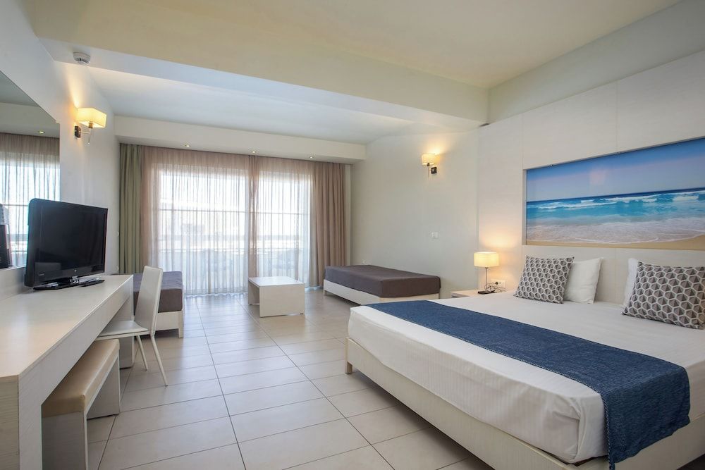 Junior Suite, Pool View