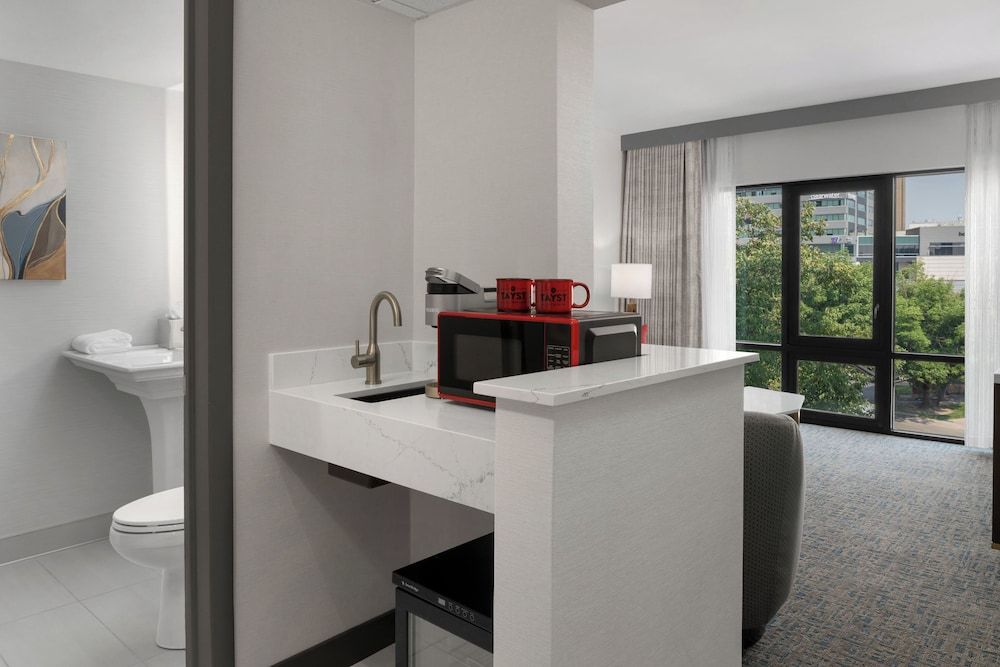 Hotel 43 Capitol Parlor Suite 4