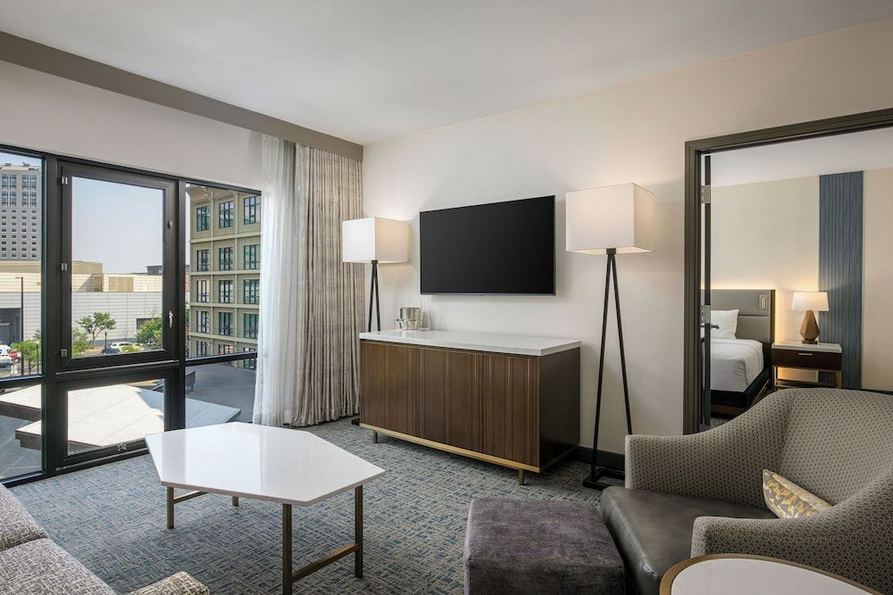 Hotel 43 Capitol Parlor Suite 3