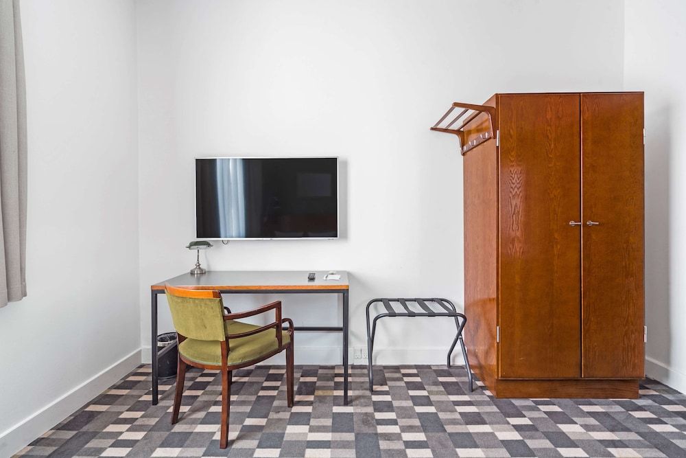 Hotel Astoria, BW Signature Collection Standard Room, 1 King Bed, Non Smoking 8