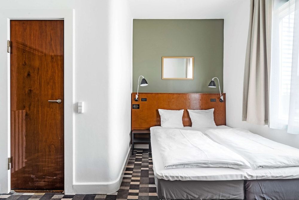 Hotel Astoria, BW Signature Collection Standard Room, 1 King Bed, Non Smoking 3