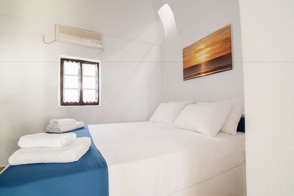 Santorini Crystal Blue Traditional House, 1 Bedroom, Beach Front