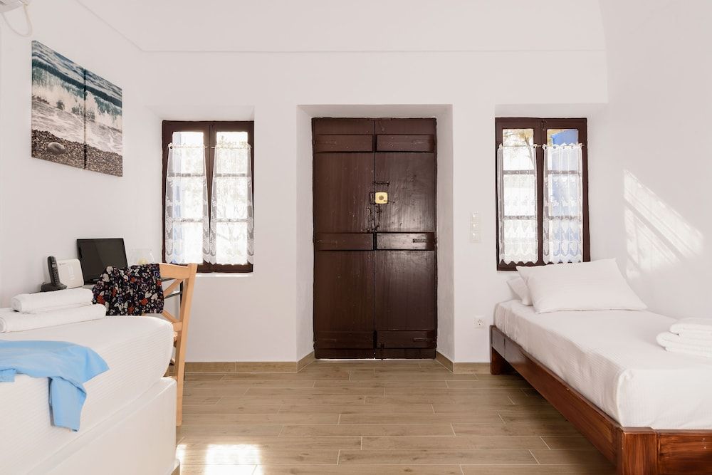 Santorini Crystal Blue Traditional House, 1 Bedroom, Beach Front 6
