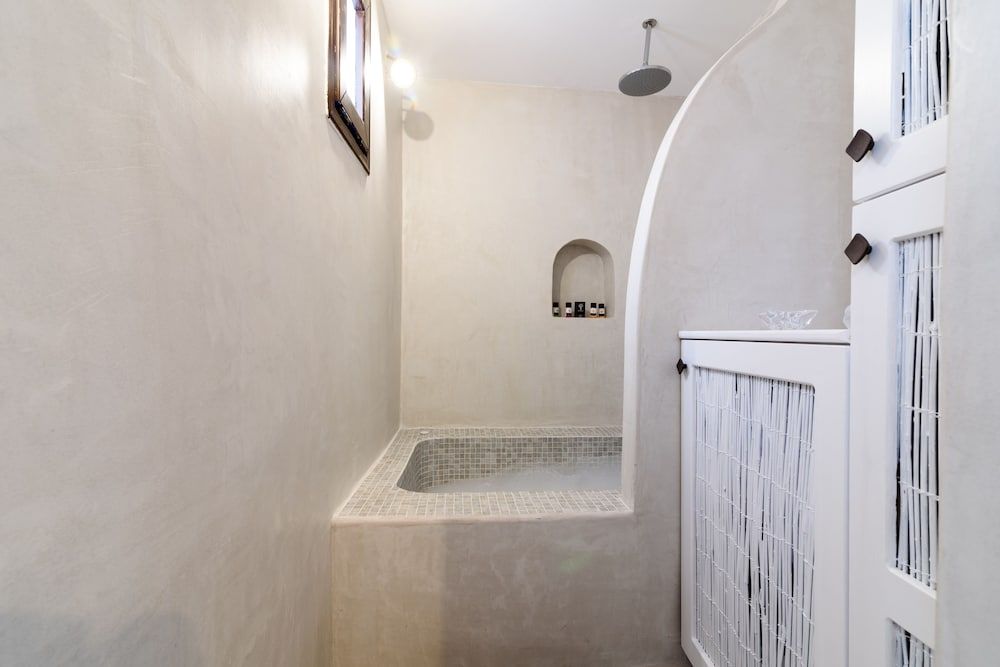 Santorini Crystal Blue Traditional House, 1 Bedroom, Beach Front 4