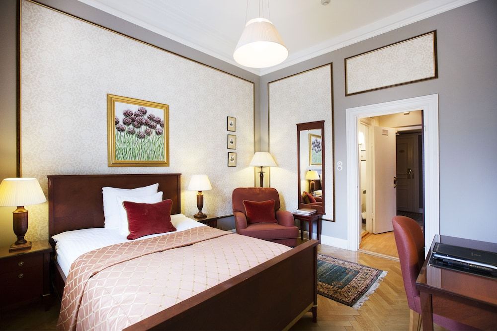 Grand Hotel - Lund Queen Room (140 bed) 2