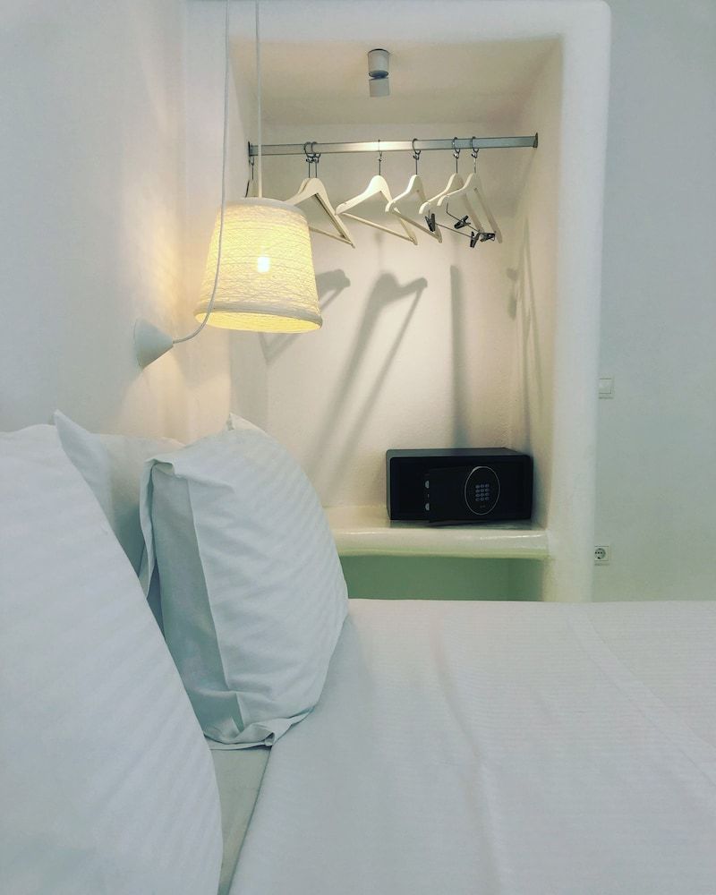 Taki's Guests Deluxe Double or Twin Room, Non Smoking, City View 7