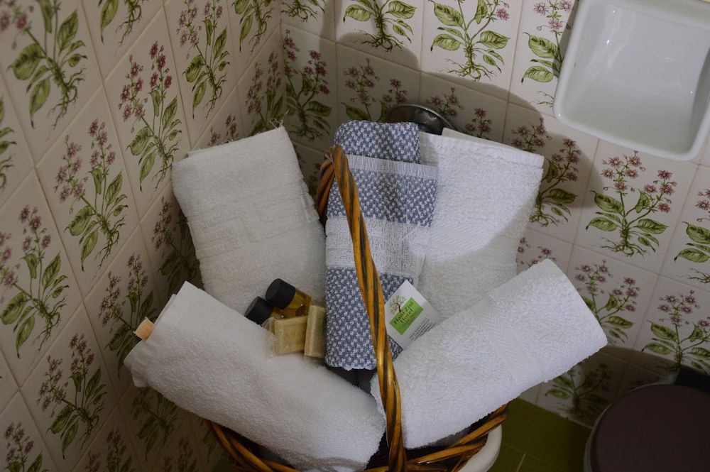 Hani Zisi Hotel Triple Room 10