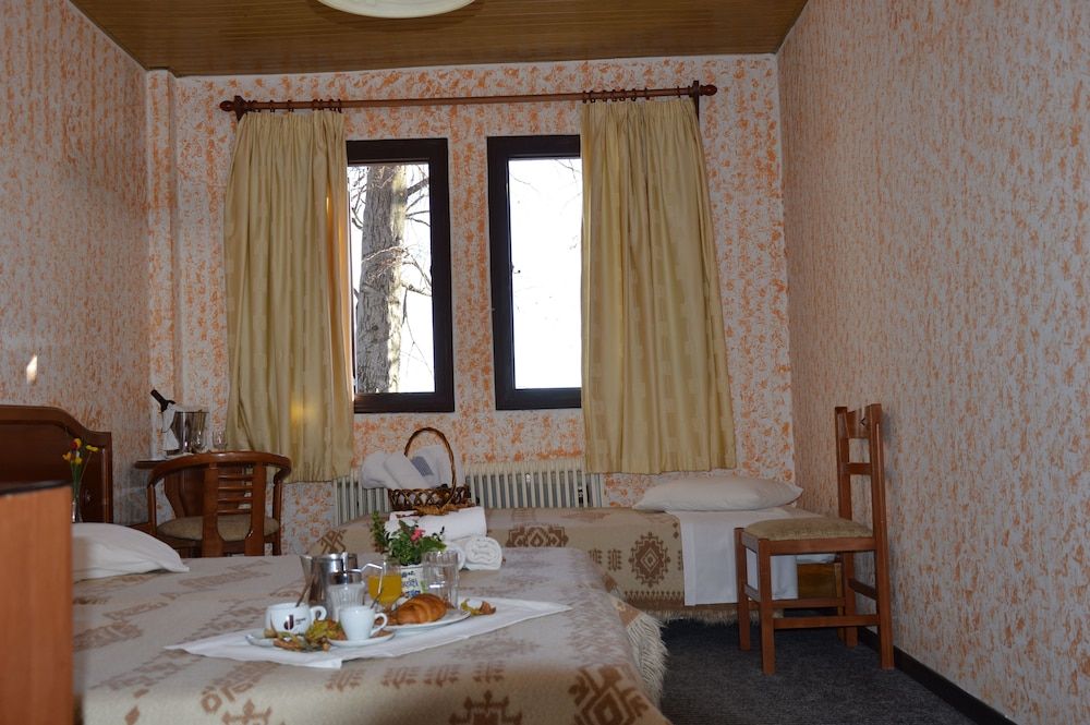 Hani Zisi Hotel Triple Room 7