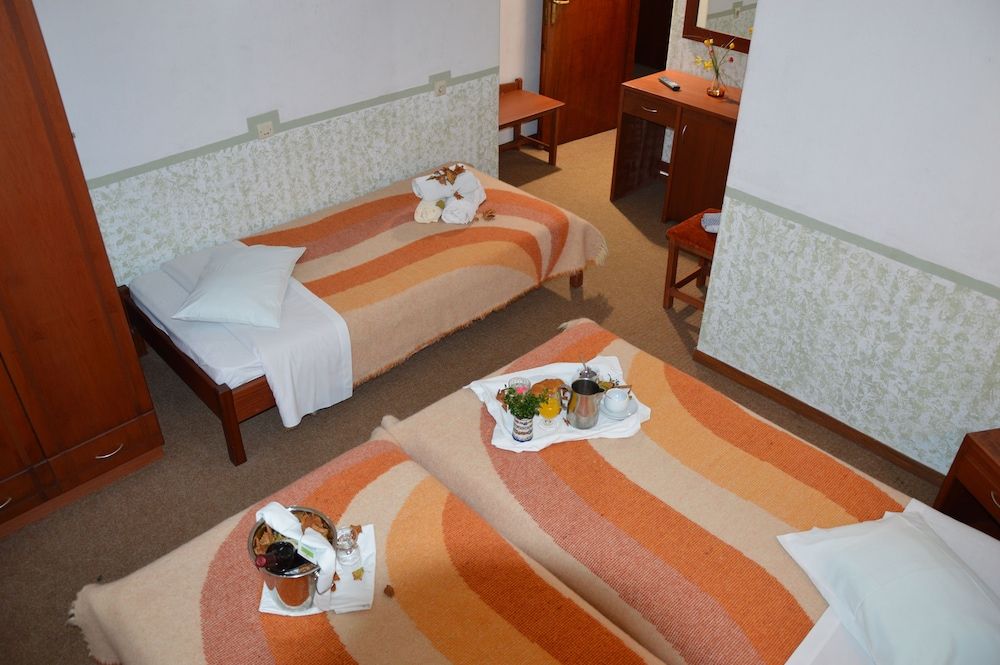 Hani Zisi Hotel Triple Room 3