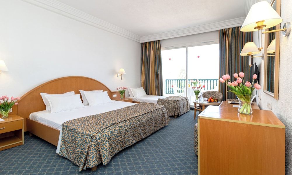 El Mouradi Palace Standard Quadruple Room (2 adults + 2 children) 2