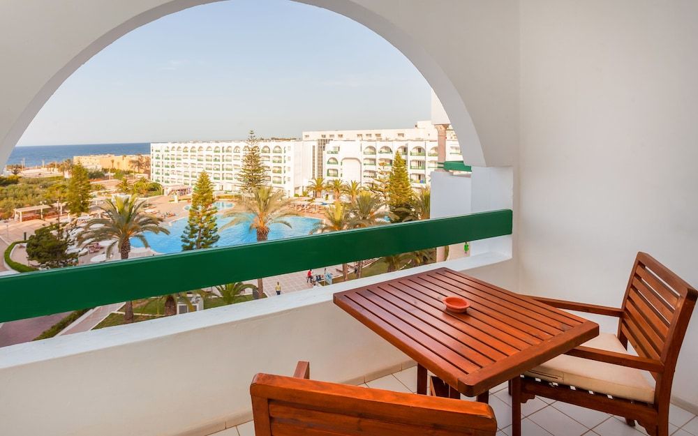 El Mouradi Palace Standard Quadruple Room (2 adults + 2 children) 4