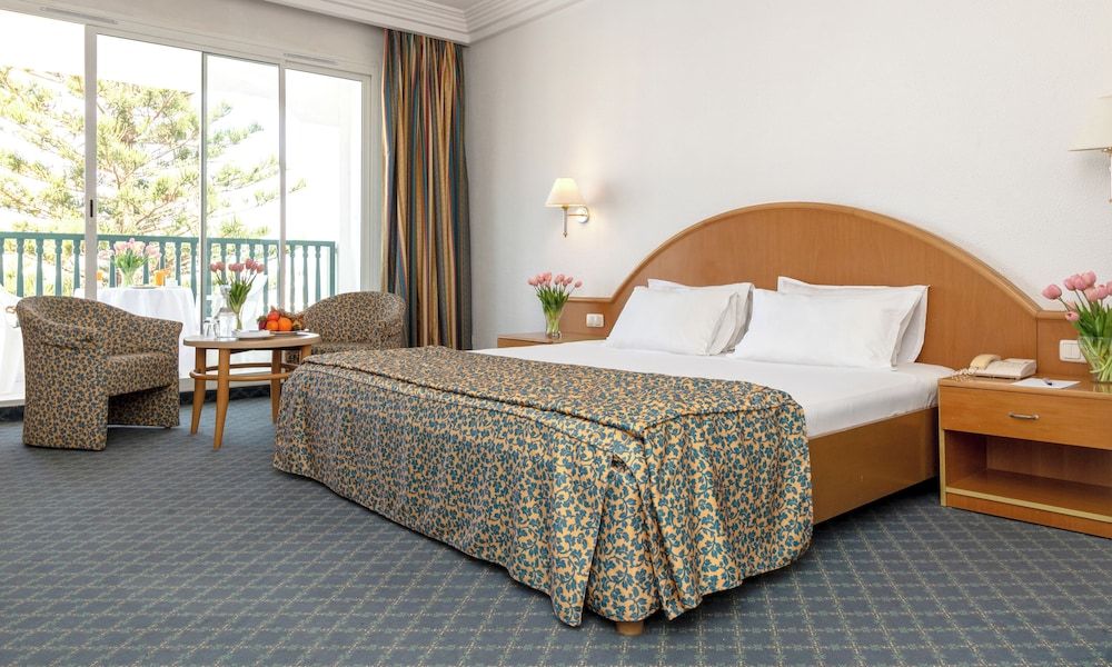 El Mouradi Palace Standard Quadruple Room (2 adults + 2 children)