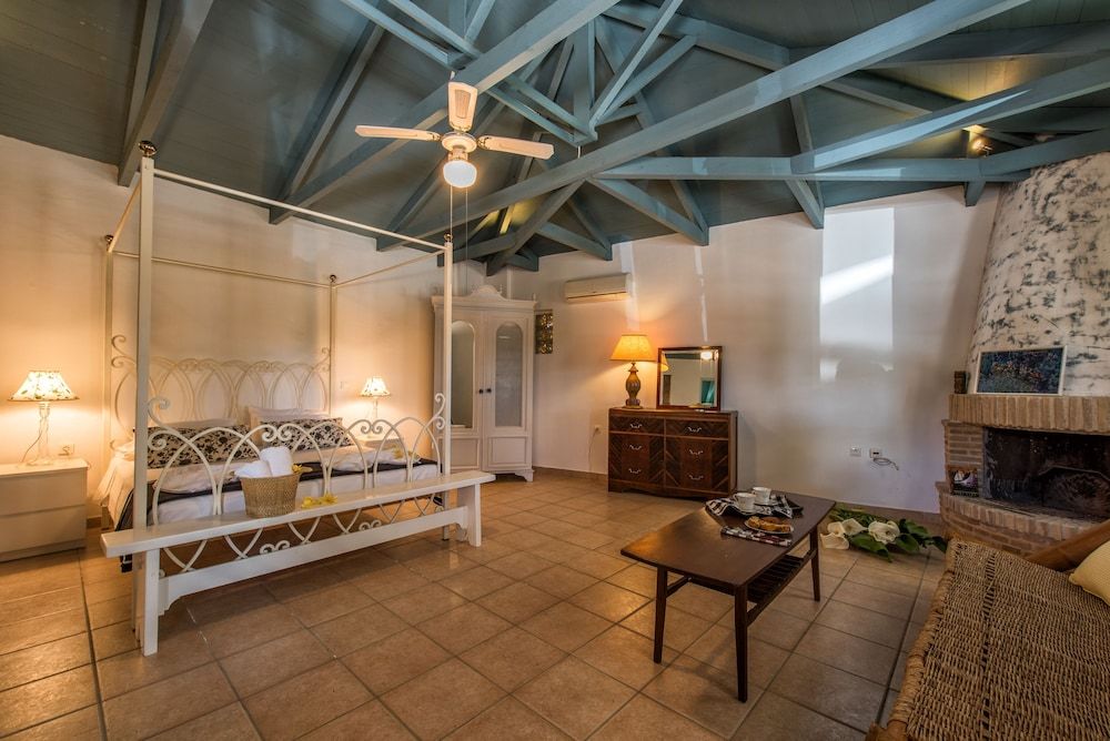 Classic Villa, Multiple Bedrooms, Private Pool (3 Houses)