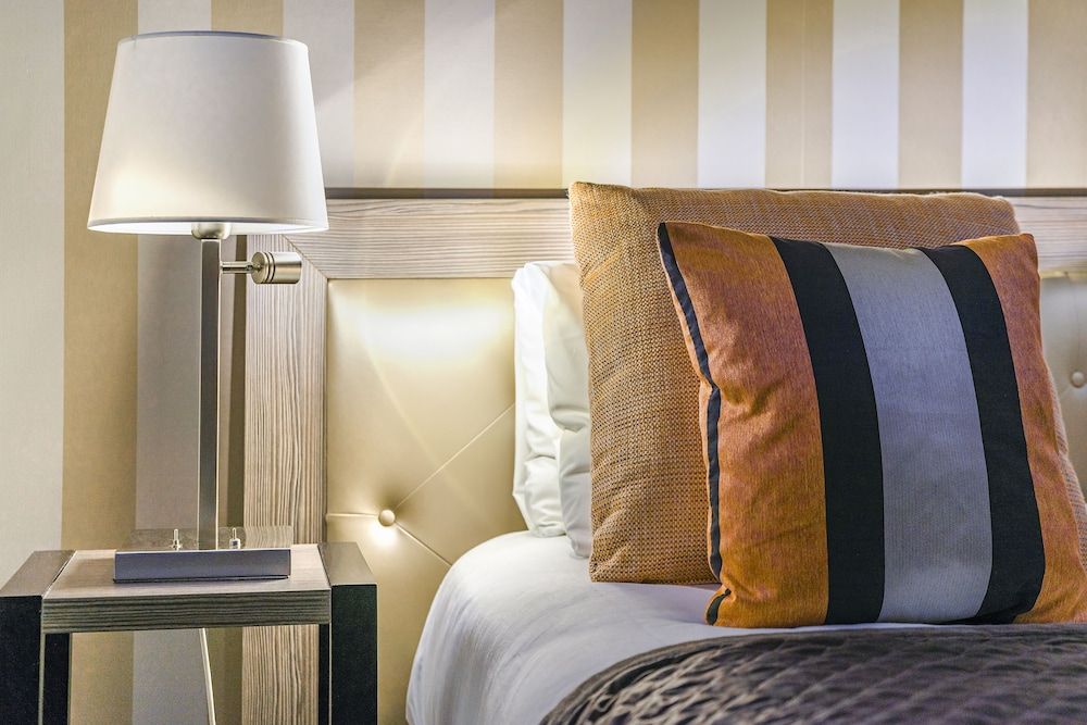 Hotel Eiffel Kennedy Basic Double Room 8