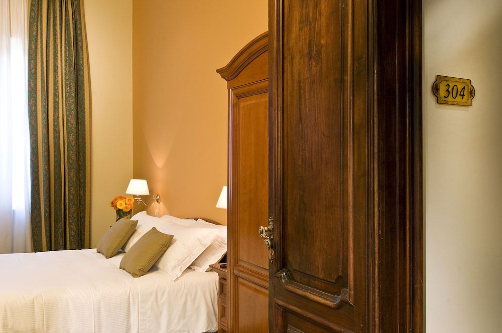 undefined Hotel Rome Garden 3