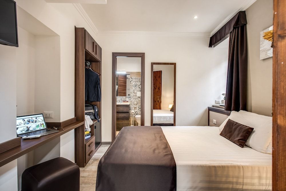 undefined Hotel Rome Garden 4