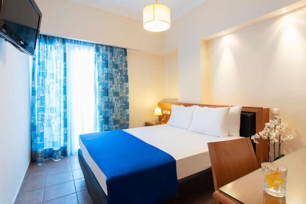 Pantheon City Hotel Classic Double Room, Partial Sea View 3