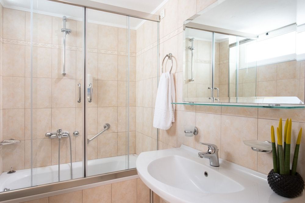 Pantheon City Hotel Classic Double Room, Partial Sea View 9