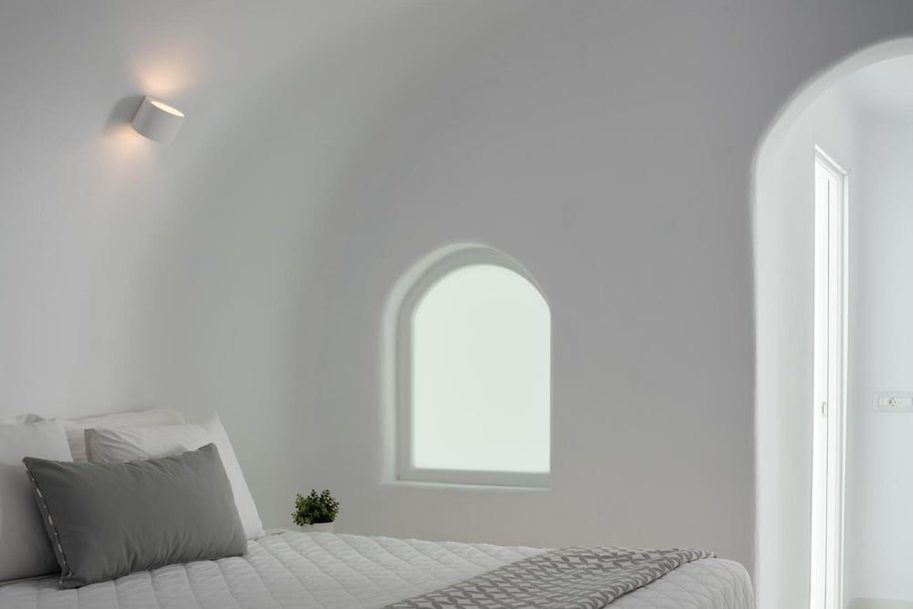 White Concept Caves Superior Cave Suite 4