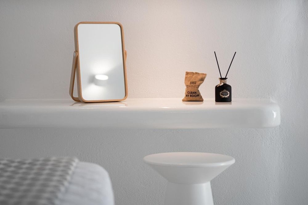 White Concept Caves Superior Cave Suite 6