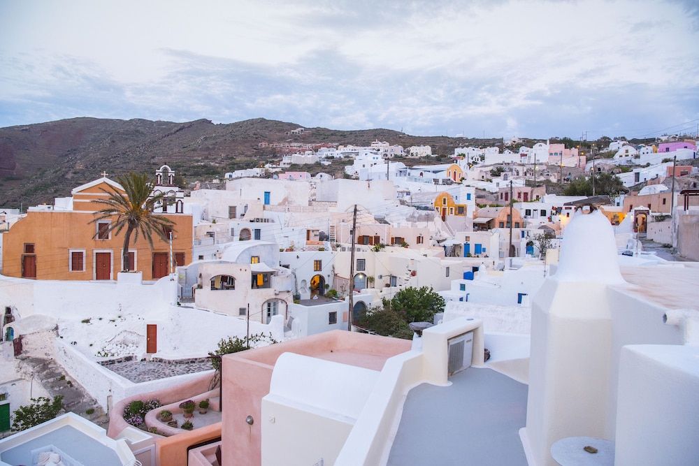 Heliophos Boutique Caves Studio, Mezzanine 11